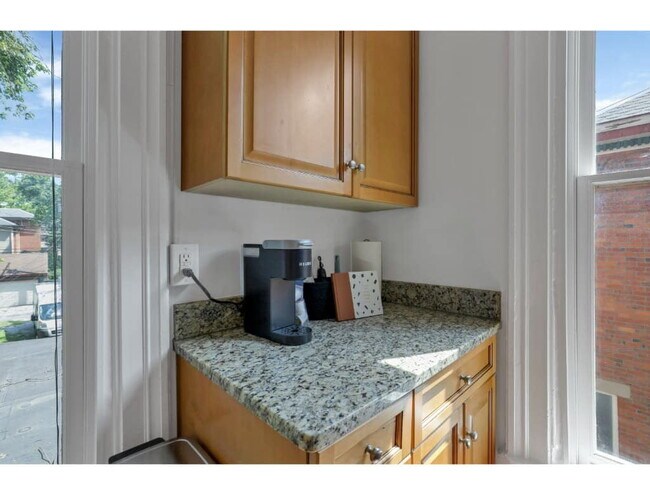 Building Photo - The Artist's Apt. | 2BR | Short North | +Parking