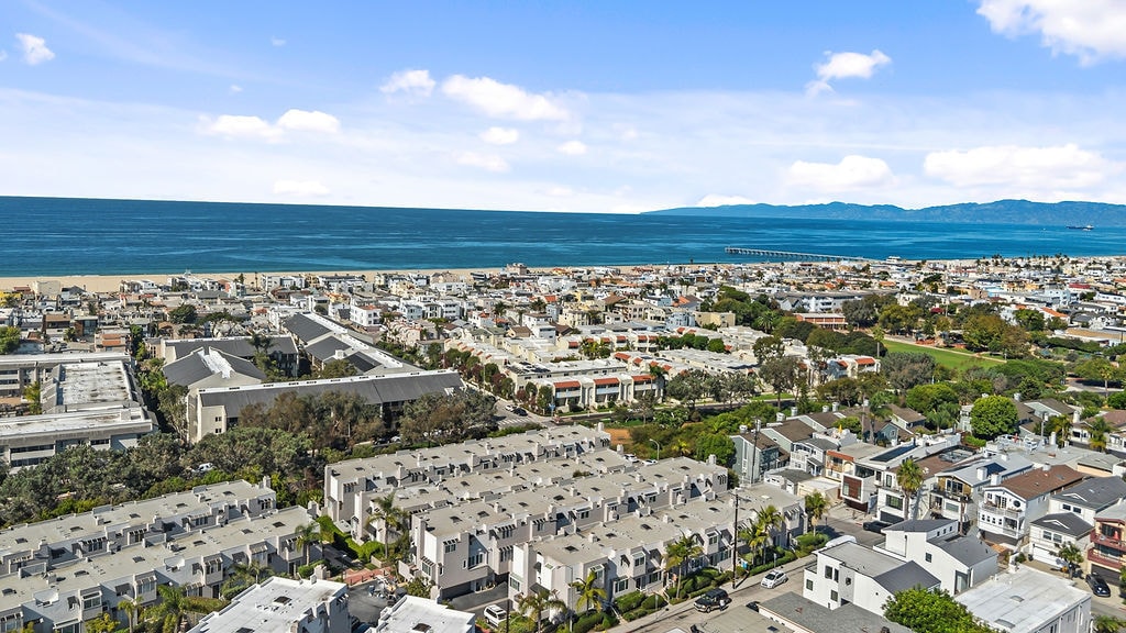 Building Photo - 501 Herondo St