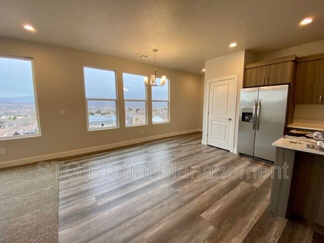 Building Photo - 438 N Stone Mountain Dr