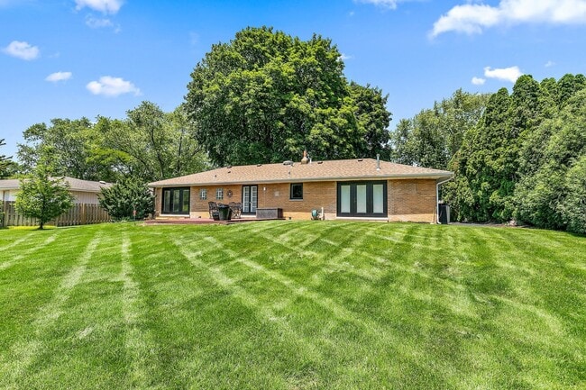 Building Photo - 1037 N Harrison St