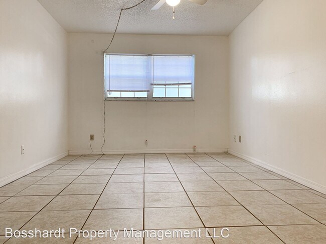 Building Photo - 3 br, 2 bath House - 450 Fairways Cir A103