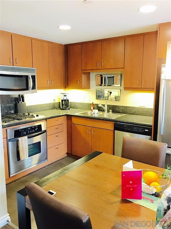 Building Photo - 875 G St