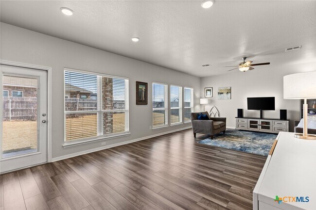 Building Photo - 2233 Chia Ct