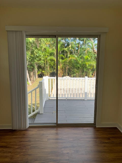 view from the bedroom with deck - 1601 Poinsettia Ave