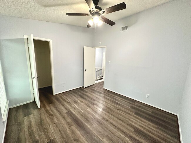Building Photo - 3822 Southway Dr