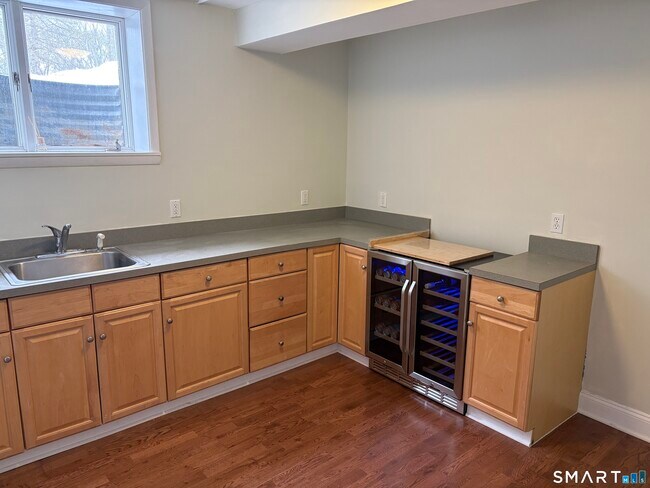 Building Photo - 950 Rock Rimmon Rd