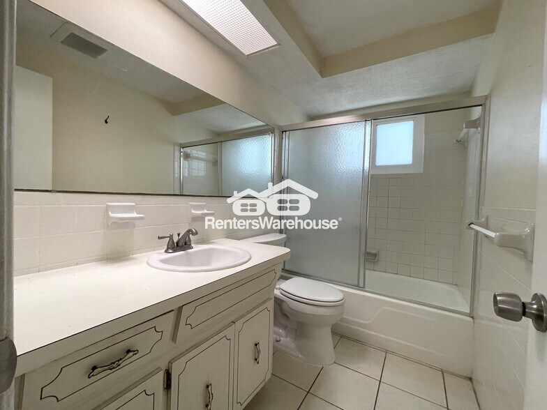 Building Photo - 3137 Coldwell Dr