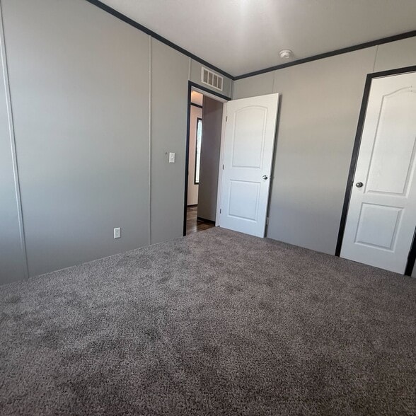 Building Photo - 10610 State Rte 762