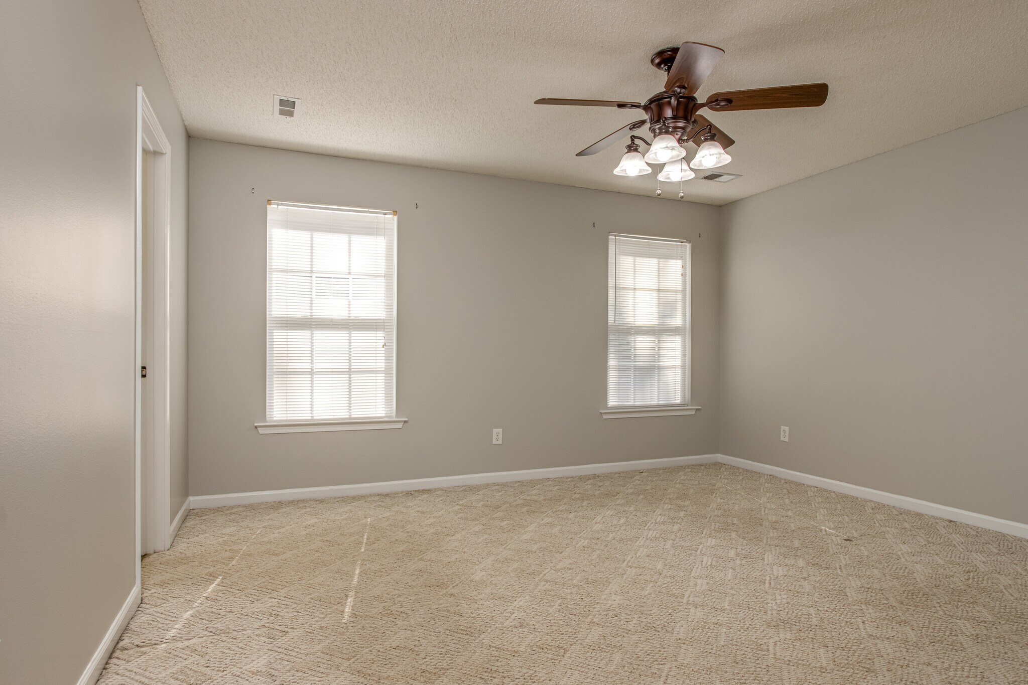 Building Photo - 512 Crescentwood Ct