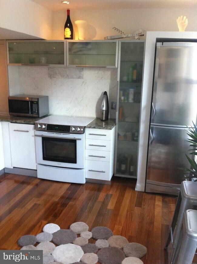 Primary Photo - 2211 South St