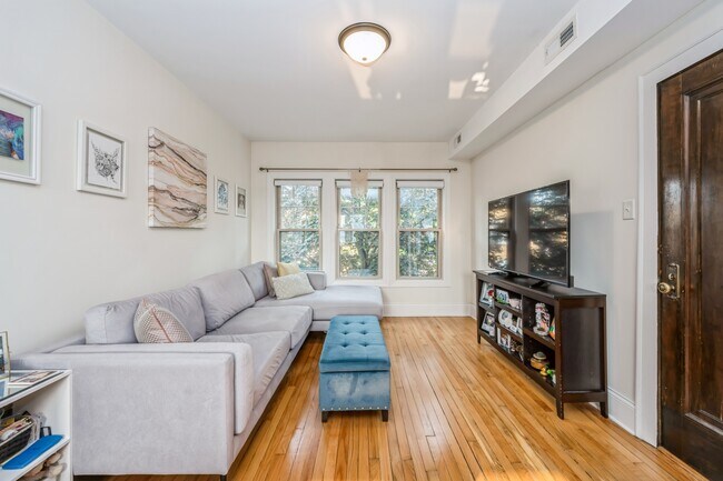 Building Photo - 3248 N Linder Ave