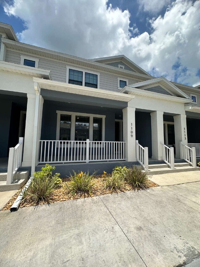 Building Photo - Stylish 3-Bedroom Townhouse with 2.5 Baths...