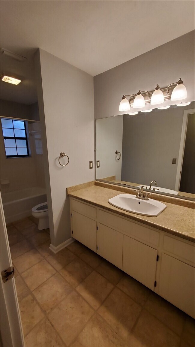 Building Photo - 4914 Ballygar Dr