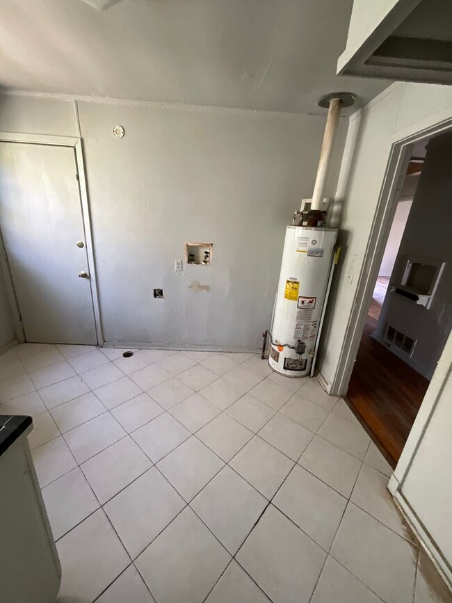 Building Photo - 6107 Fairfield-