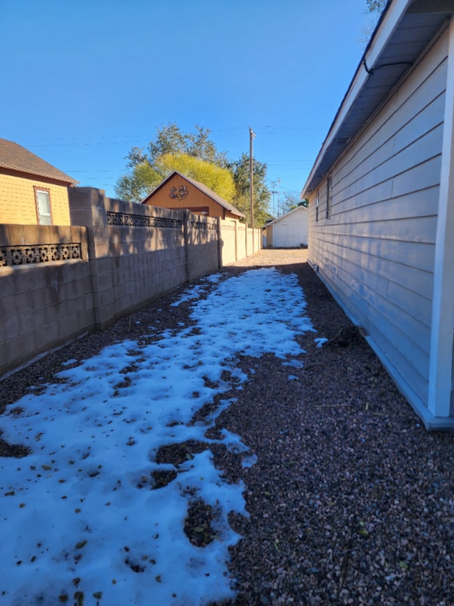 Building Photo - 510 Moffat St