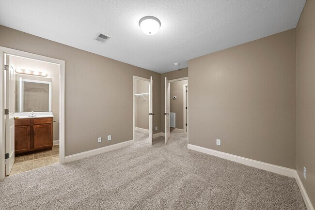 Building Photo - Pet Friendly Two Bedroom!