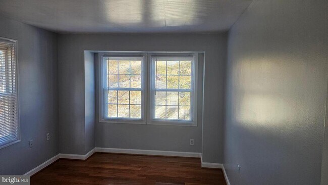 Building Photo - 12131 Salemtown Dr