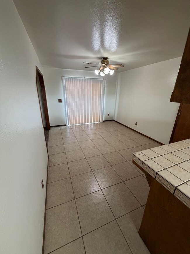 Building Photo - 3 bedroom 2 bath home for rent