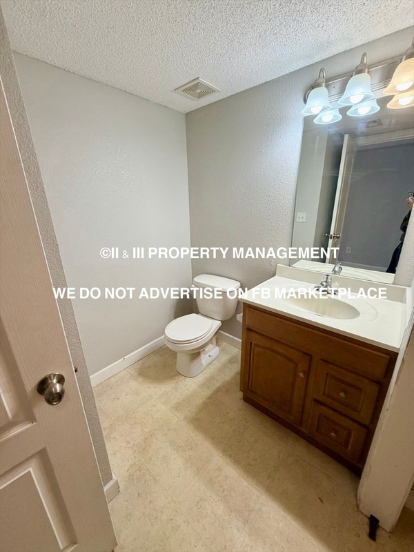 Building Photo - 921 SW Peach Tree Ln