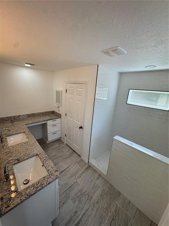 Building Photo - 8448 Balm St