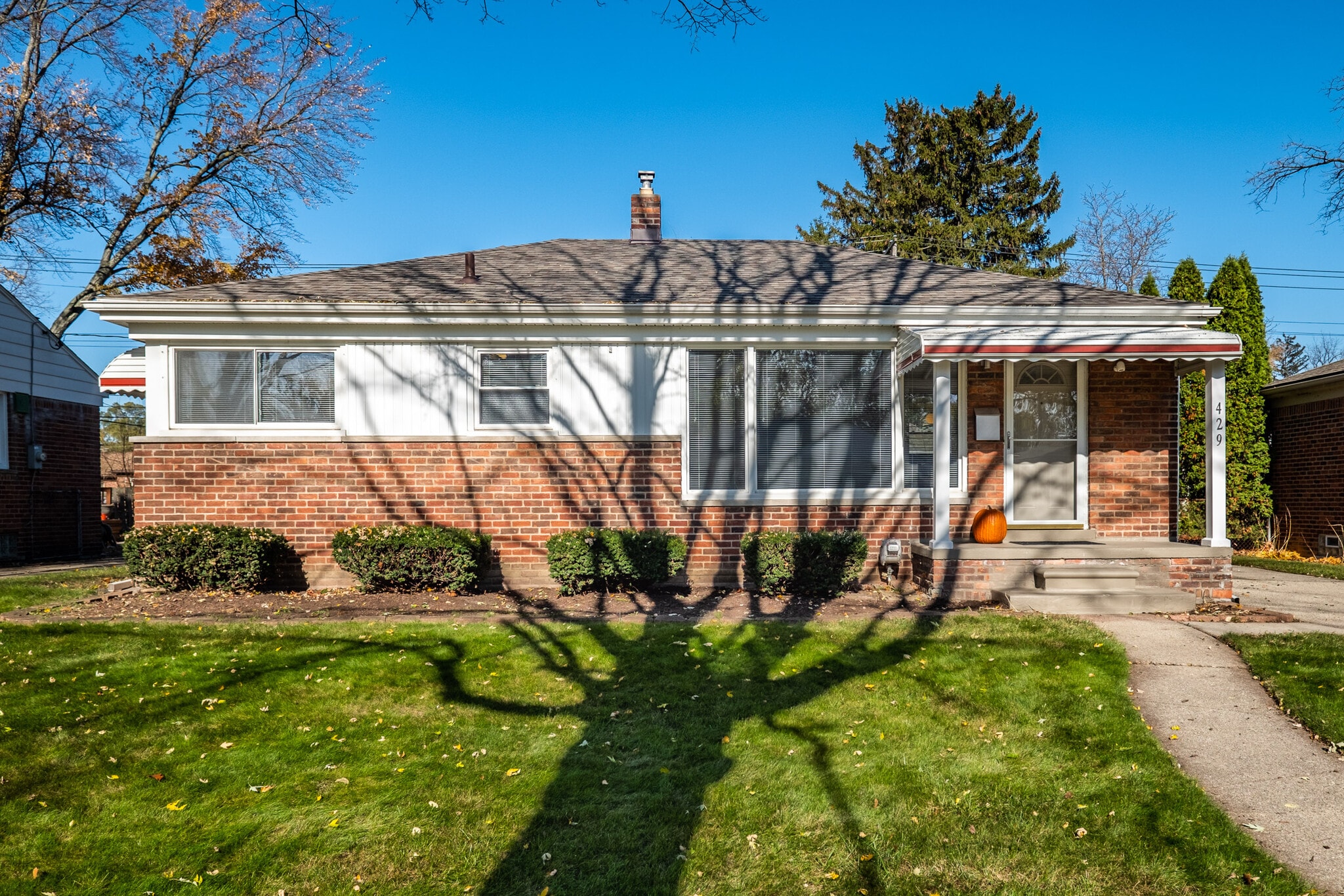 Building Photo - 429 E La Salle Ave