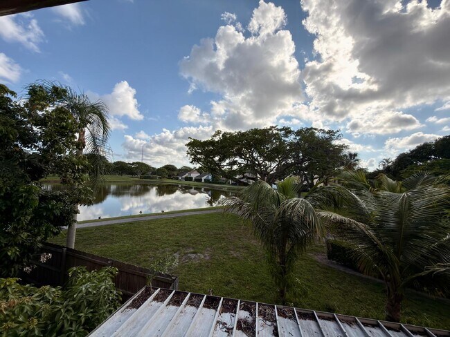 Building Photo - 46 Tara Lakes Dr E