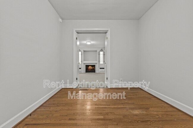 Building Photo - 265 Zandale Dr