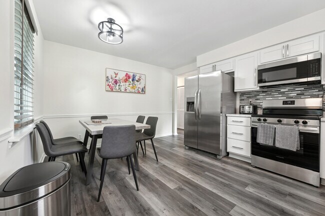 Building Photo - 214 Bridgefield Pl