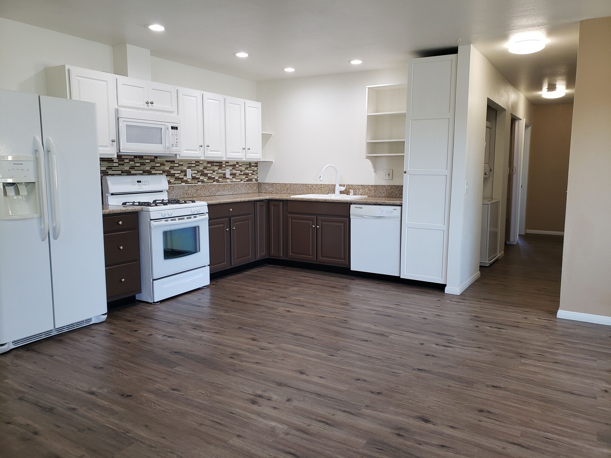 Building Photo - 1261 Victor St