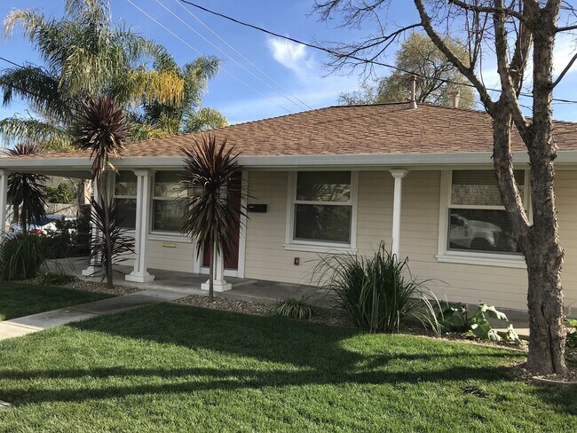 Building Photo - BEAUTIFUL DOWNTOWN PROPERTY COMPLETELY REMODELED !! Walking distance to schools