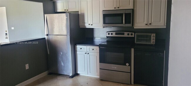 Building Photo - 5100 SW 41st St