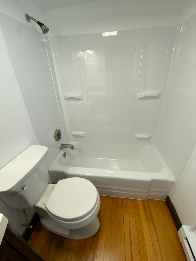 Building Photo - 54 Bridge St