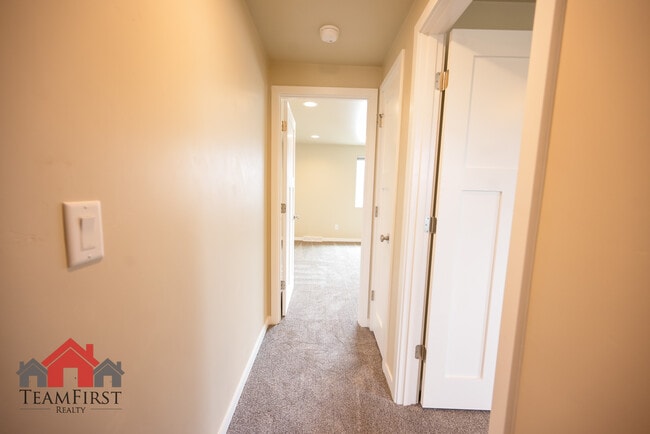 Building Photo - 2022 Terry Ln