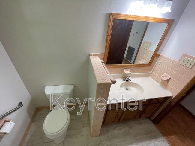 Building Photo - 12109 W Kingsgate Rd