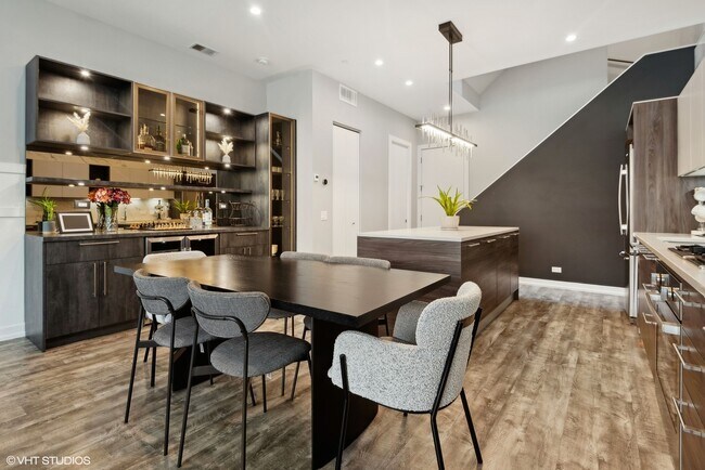 Building Photo - 455 W Hobbie St