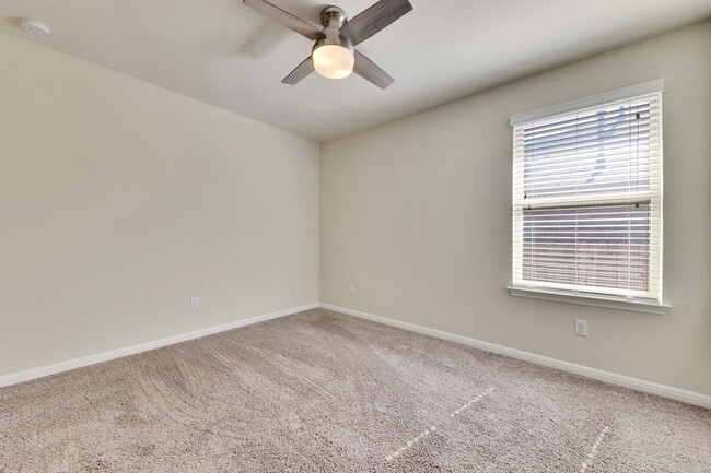 Building Photo - Amazing 4 bed, 2 bath home in North East Austin!