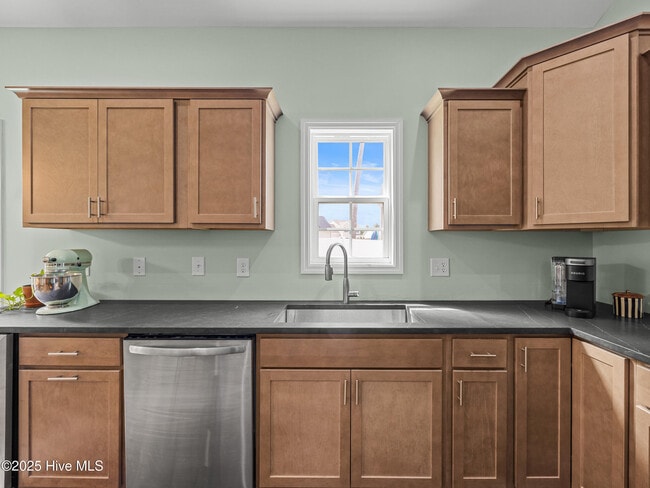 Building Photo - 151 Broadleaf Dr