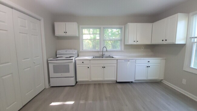 Building Photo - "2-Bedroom Retreat with Cozy Comfort in Huntsville!"