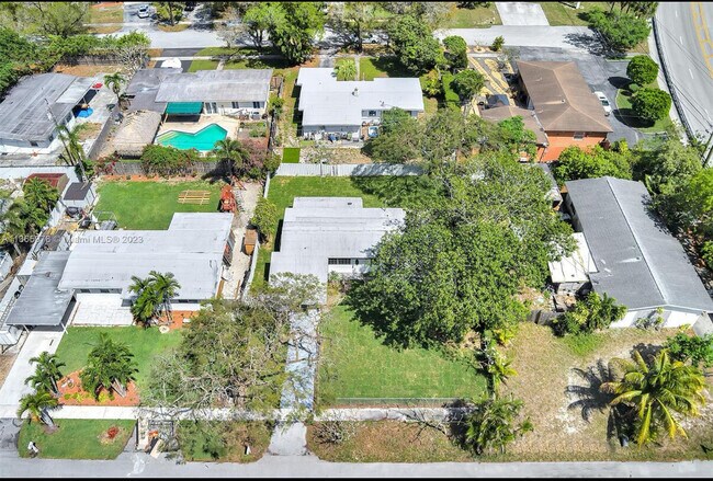 Building Photo - 1150 SW 46th Ave