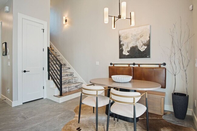 Building Photo - 225 W 1st St