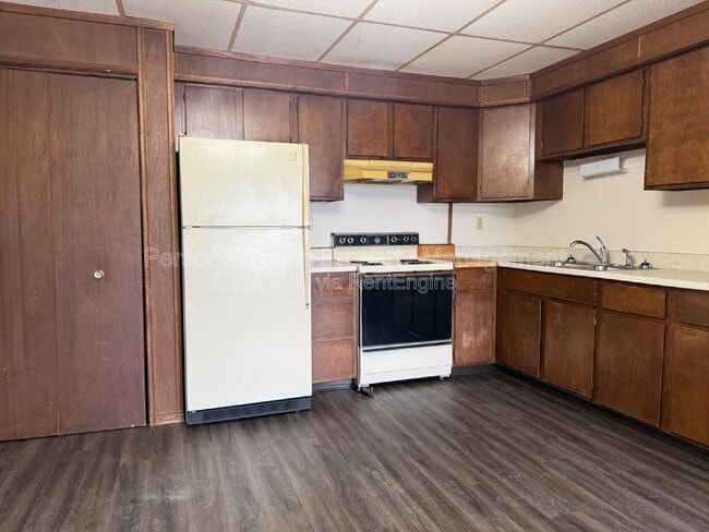 Building Photo - 911 Western Rd