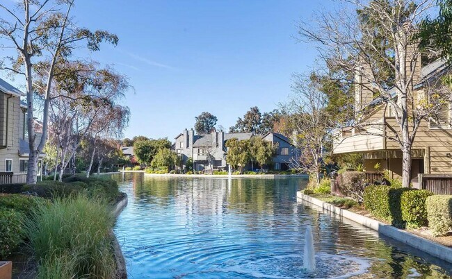 Building Photo - 1157 Shoreline Dr