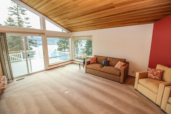 Building Photo - Spacious 4-Bedroom Home with Stunning Lake...