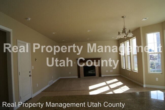 Building Photo - 4 br, 3 bath House - 636 S 2250 W