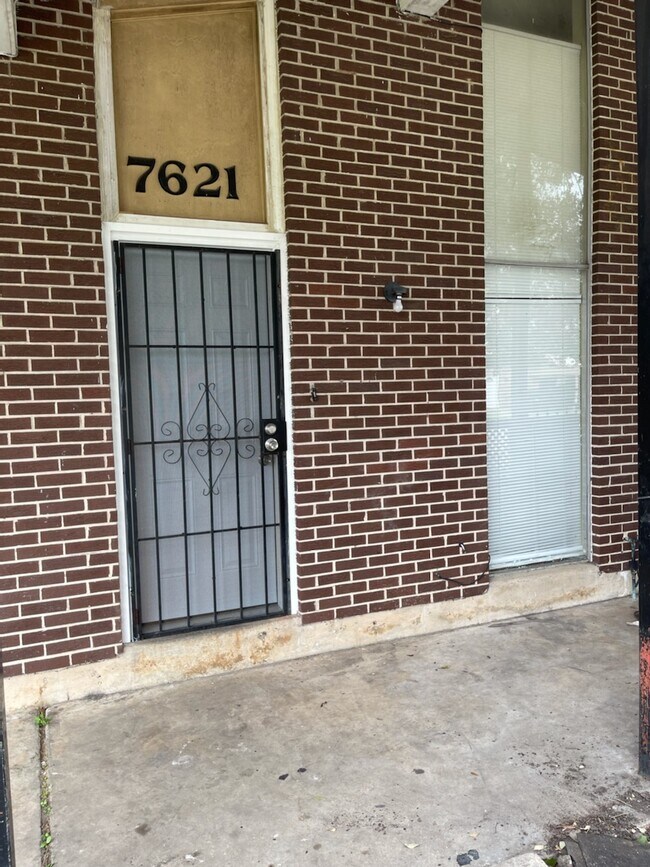 Main entrance - 7621 Alabama St