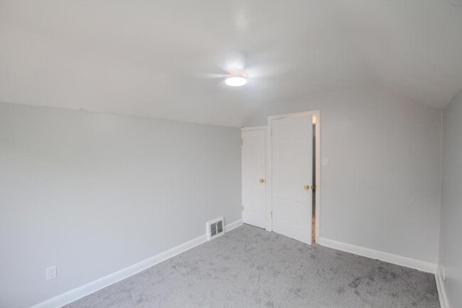Building Photo - 5017 N Bay Ridge Ave