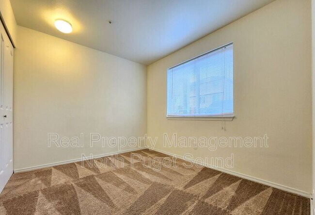 Building Photo - 9727 18th Ave W