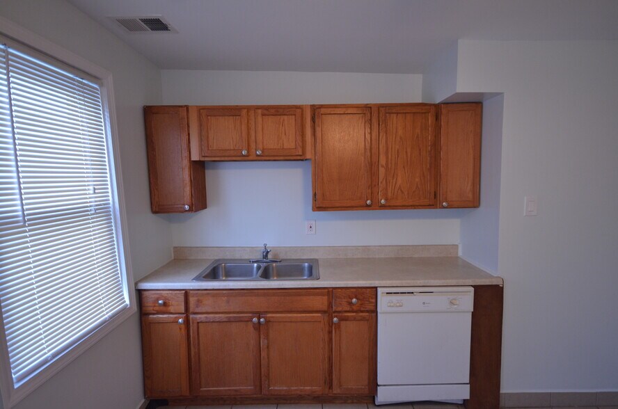 Building Photo - 2815 W 25th Pl