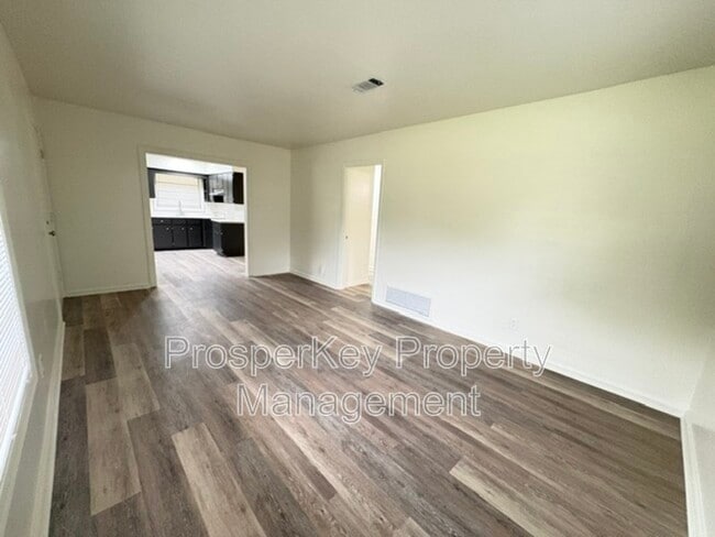 Building Photo - 2127 Wellborn Dr