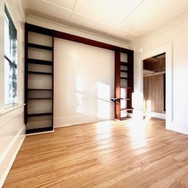 Building Photo - Classic Santa Cruz Beach Bungalow Near Harbor & Seabright Beach